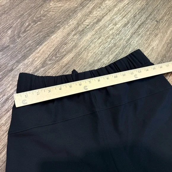 NWT Lululemon On the Fly MR Short2.5' Woven Black Size 6